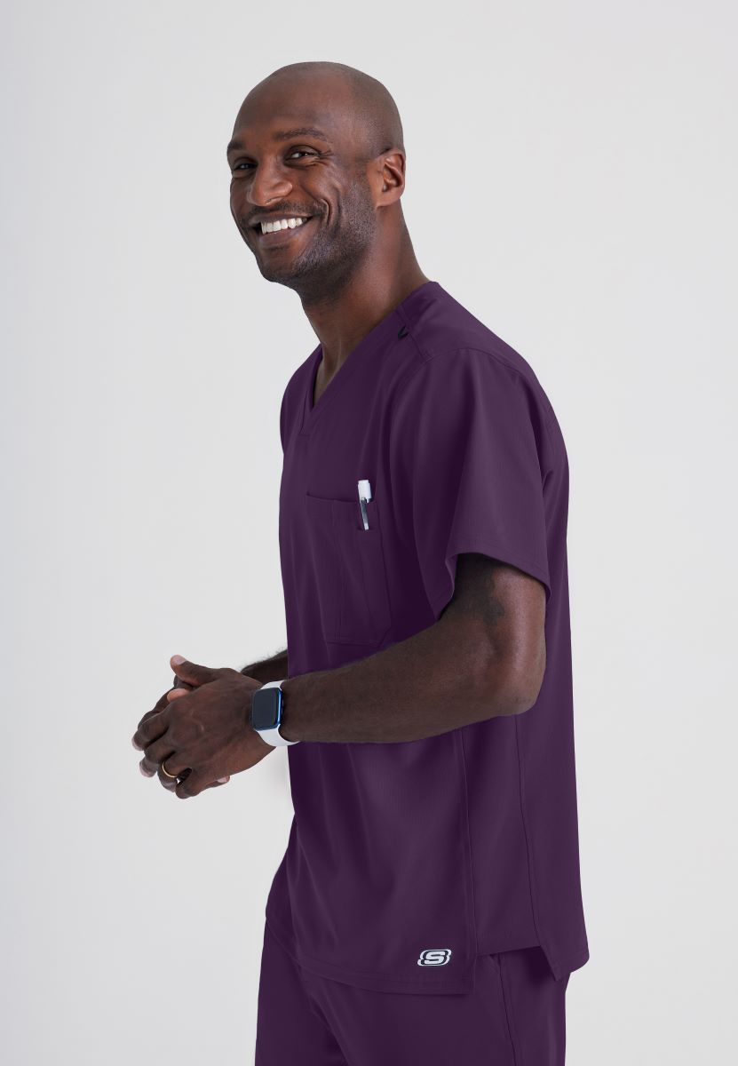 SKECHERS MALE STRUCTURE V-NECK TOP | Eggplant