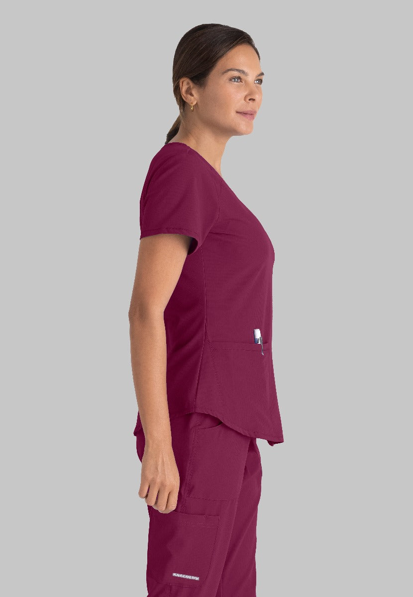 SKECHERS BREEZE 3-POCKET SHAPED HEM TOP | Wine